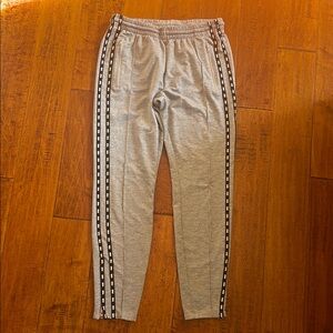 PINK Victoria Secret lightweight sweatpants. Size M. Side zipper pockets. Grey
